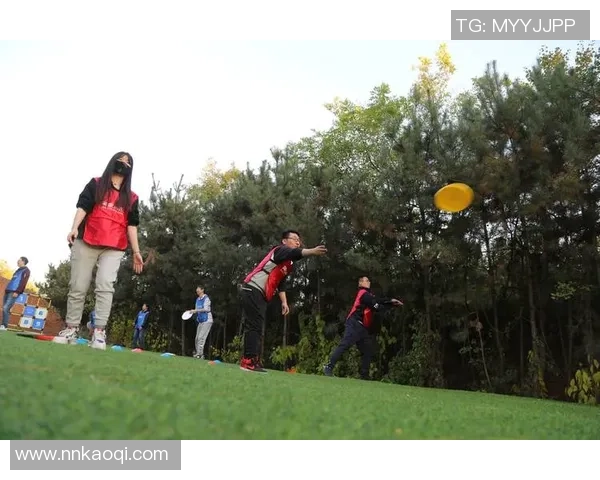 飞盘战术揭秘:深入解析北京飞盘队的进攻策略与团队配合技巧 飞盘战术揭秘:深入解析北京飞盘队的进攻策略与团队配合技巧