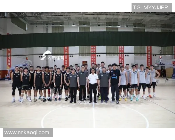 2018年山东高速男篮与辽宁队激战回顾精彩瞬间与赛场亮点分析