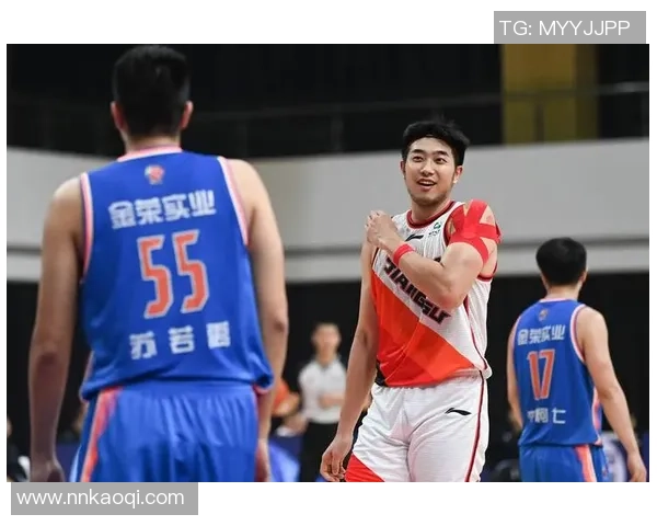 吴冠希的篮球之路：从青涩少年到CBA明星的成长故事